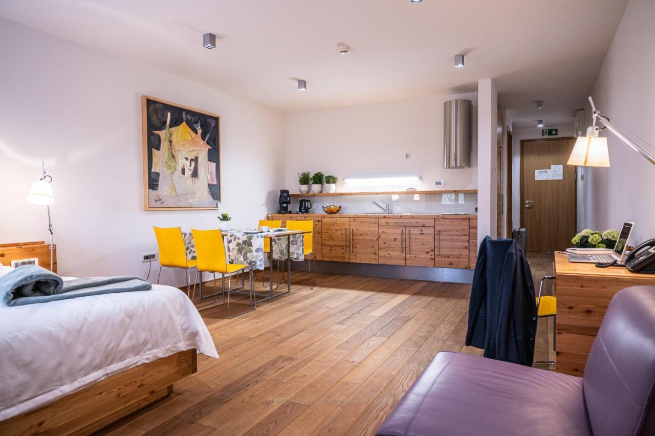 Vila Vipolze - Rooms & J. Suites Eksteriør billede